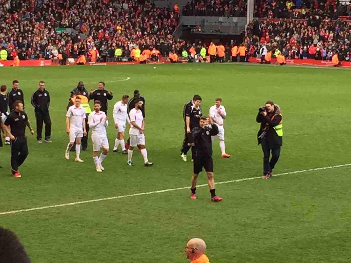 北京时间12月12日凌晨01：45，欧联杯联赛阶段将迎来一场处境迥异的对决。