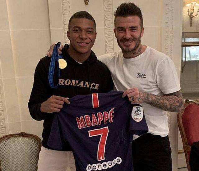 波兰主帅：莱万能在11月出场；巴萨和弗里克没对他感到不满