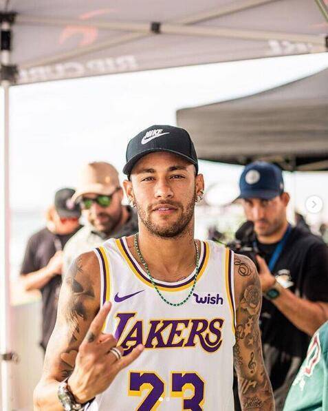 乌龙！官方活动图提前官宣WBG.Jiejie和NIP.Care