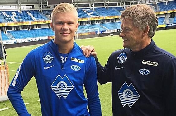 拜仁莱万多夫斯基连续两场梅开二度