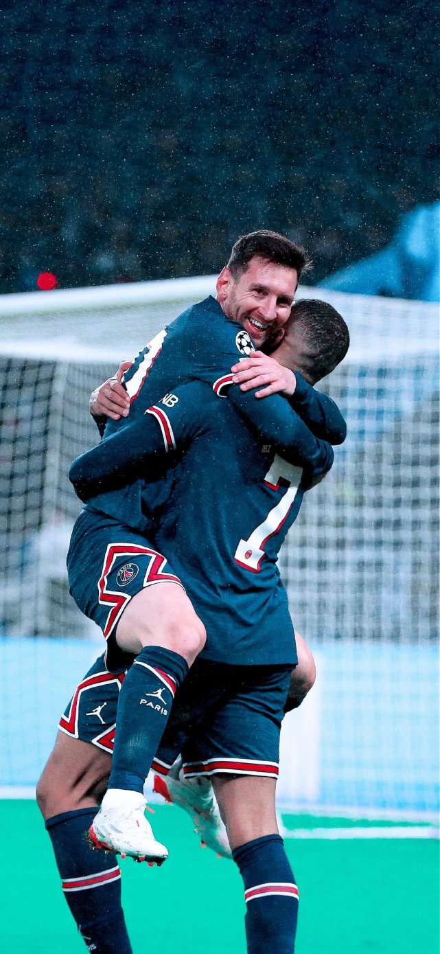 意甲战报：劳塔罗、图拉姆、恰尔汗奥卢破门，国米4-0科莫