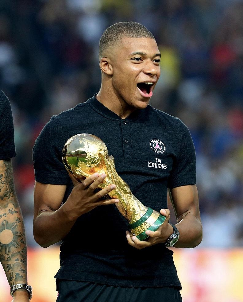 2025山东省齐鲁足球超级联赛：泰安2-1击败聊城夺冠