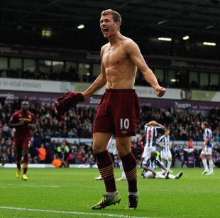 记者：兰克尔踢成都前夜溜去深圳见女友，次日回来裤裆有血