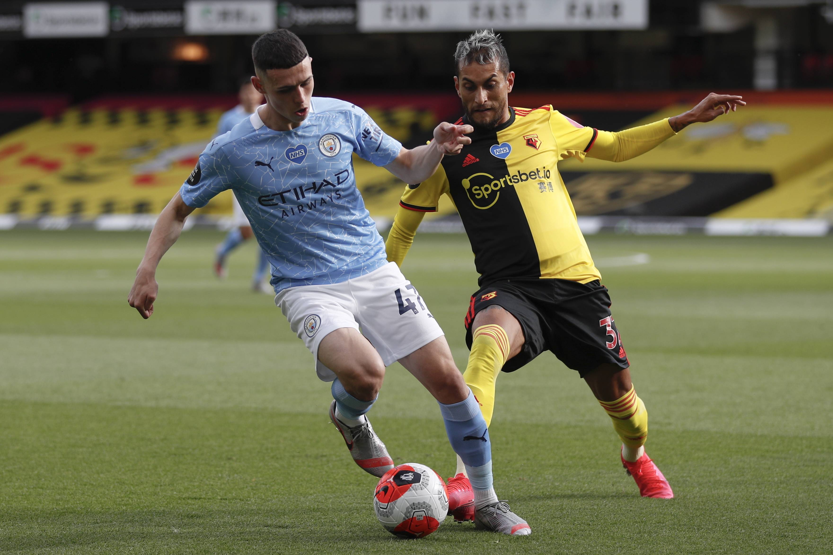 湖记发文：詹姆斯本可以延续纪录，但他做了正确选择赢得比赛