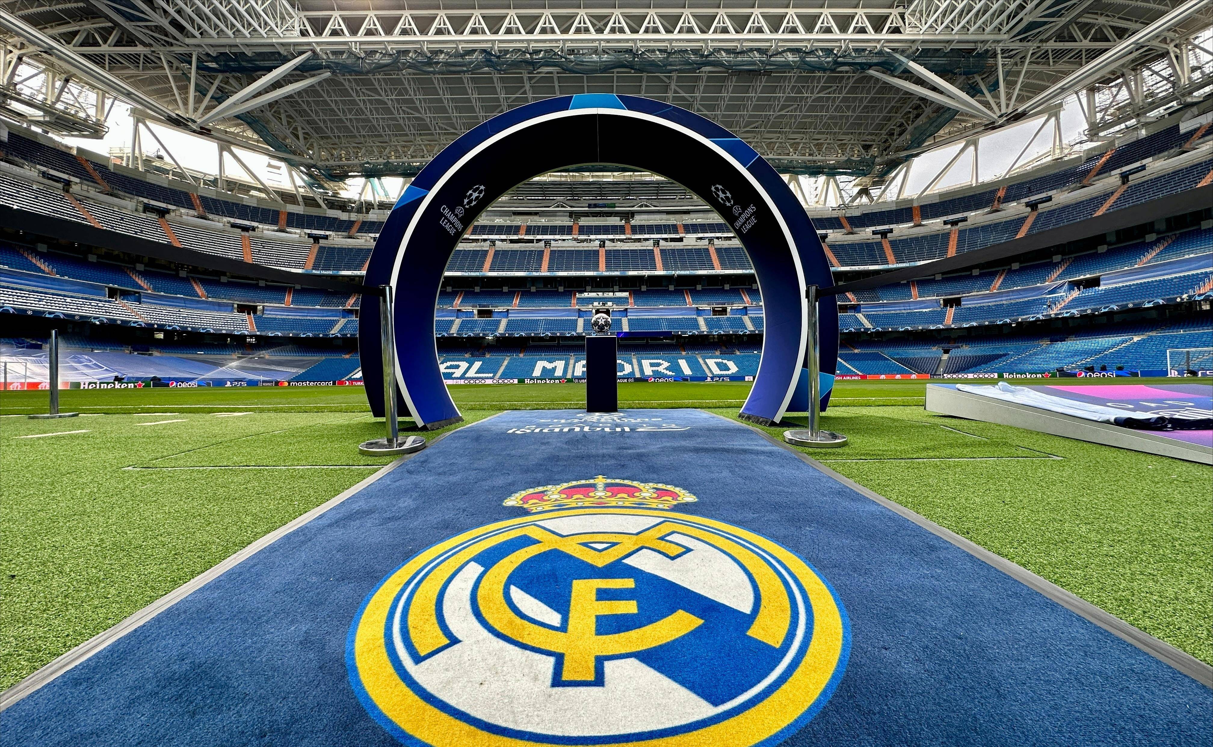 记者：上海申花5名外援以及谢鹏飞和戴伟浚随队出征亚冠客场