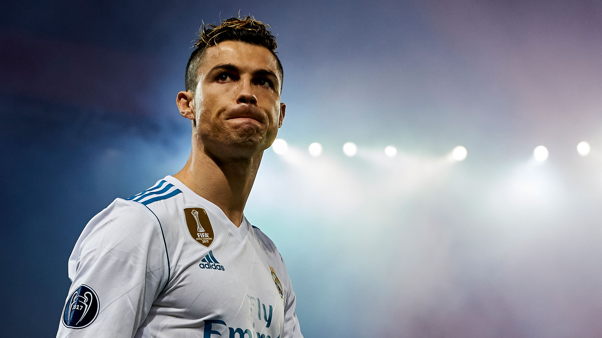 记者：泰山不会放弃成绩搞年轻化，韩鹏明年是否执教还没定