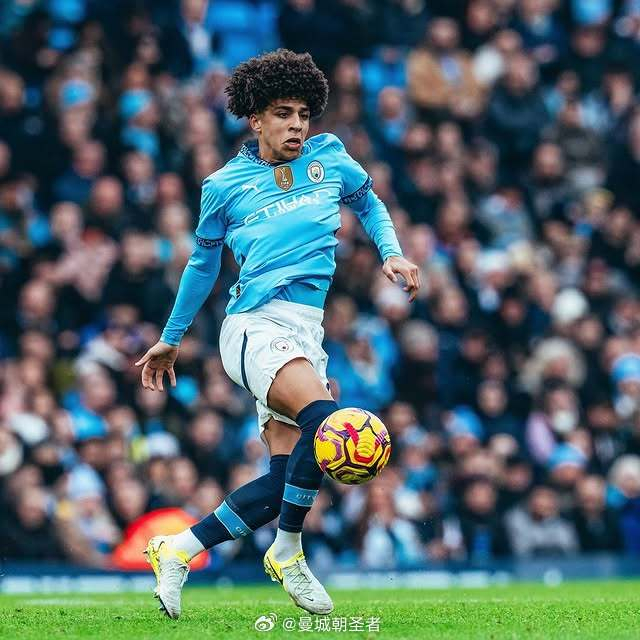 篮球勇士球星单场命中三分刷新纪录